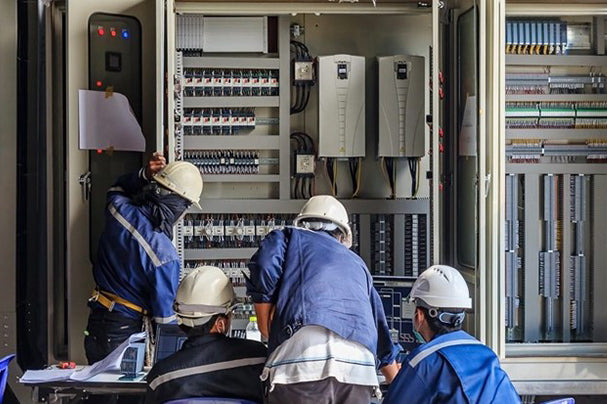 Optimizando la Vida Útil de tus Equipos Eléctricos: Estrategias de Mantenimiento Industrial